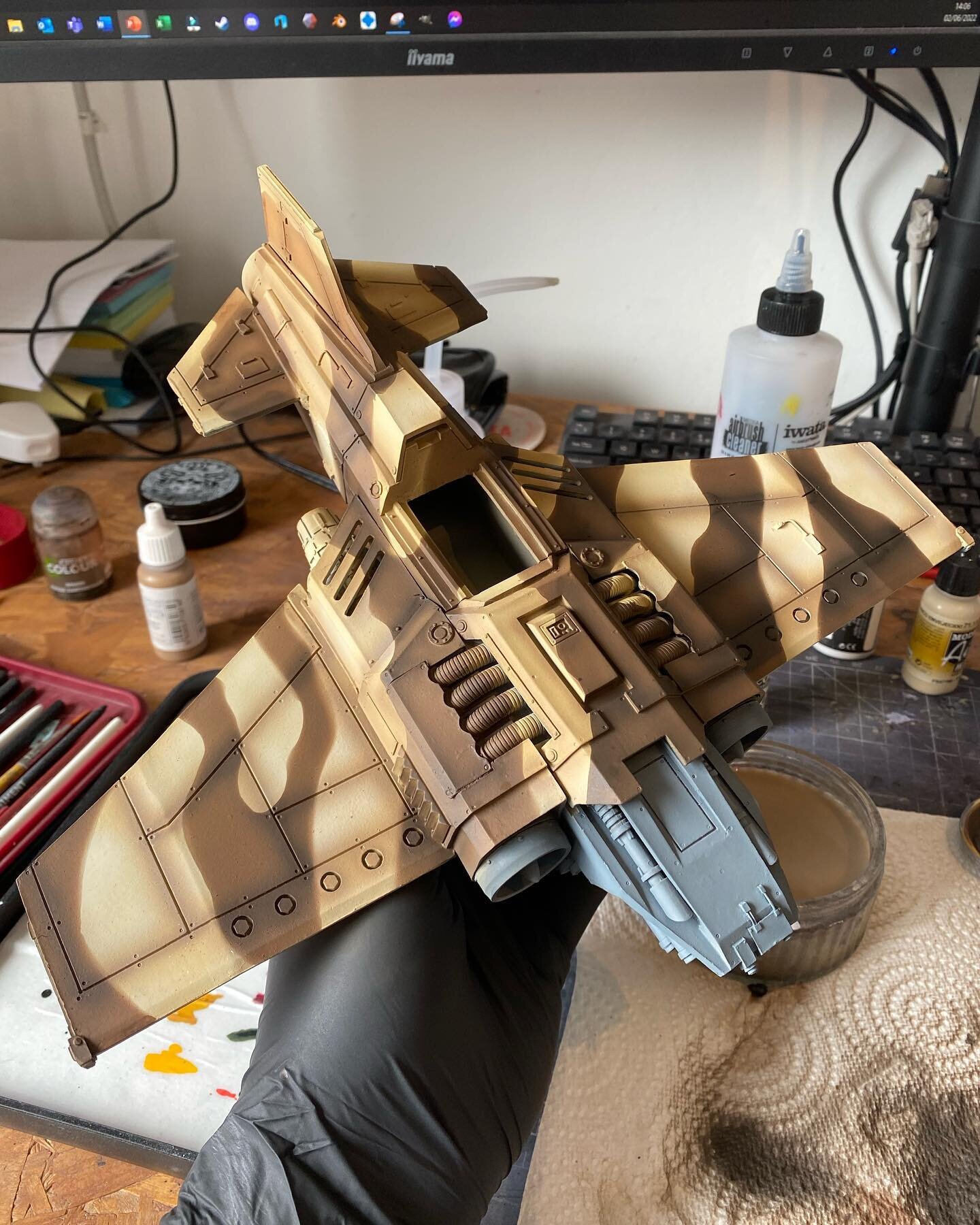 Getting there with the #camo on the #thunderbolt for #mortalsduty 
Might actually get everything done&hellip;😬

#thehobbybutterflies #hobbybutterflies #30k #horusheresy #hardforheresy #heresyisdead #heresylives #fullypaintedisforclosers #10minuteher