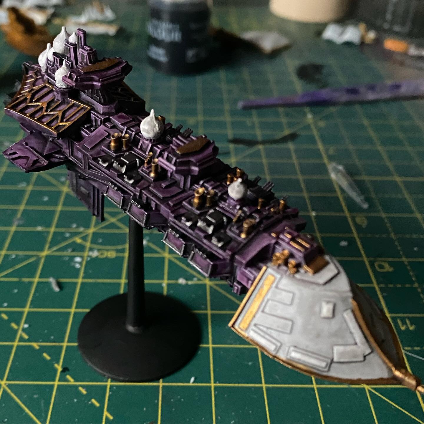 &hellip;.and I&rsquo;ve painted too! 3D printed grand cruiser to replace my old #kitbash one as seen recently in the battle report by @bearfoot_miniatures - next round coming next week with this bad boy on the table!

#bfg #battlefleetgothic #battlef