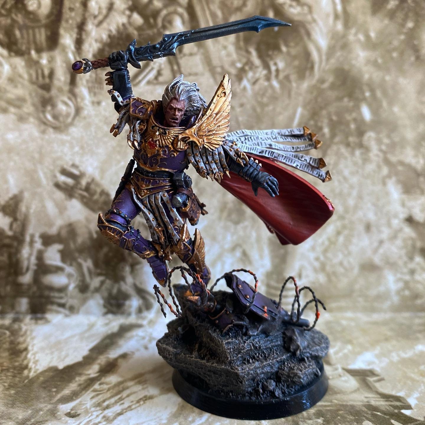 Finally, after years of ownership, I have completed (ignore the lack of display base) my Fulgrim! Quite pleased, not perfect, but pushed my skills in a few areas!
#fulgrim #fulgrimthephoenician #fulgrimtheilluminator #fulgrimthepalatinephoenix #forth