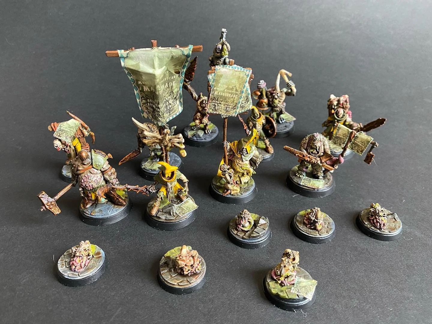 All packed for #mordheim this weekend in #hull 
Got my #carnivalofchaos warband ready a few weeks ago, but realised I hadn&rsquo;t posted them!
#cityofthedamned2023
#mordheim #28mm #specialistgames #thehobbybutterflies #hobbybutterflies #pledge #wip 