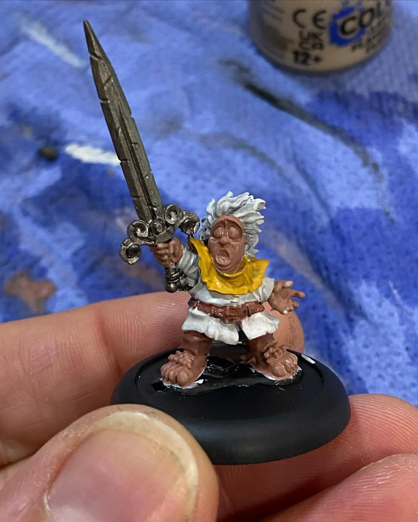 Operation &ldquo;let&rsquo;s paint the event miniature at the event&rdquo; is underway! 

#arcworlde #warpminiatures #28mm #32mm