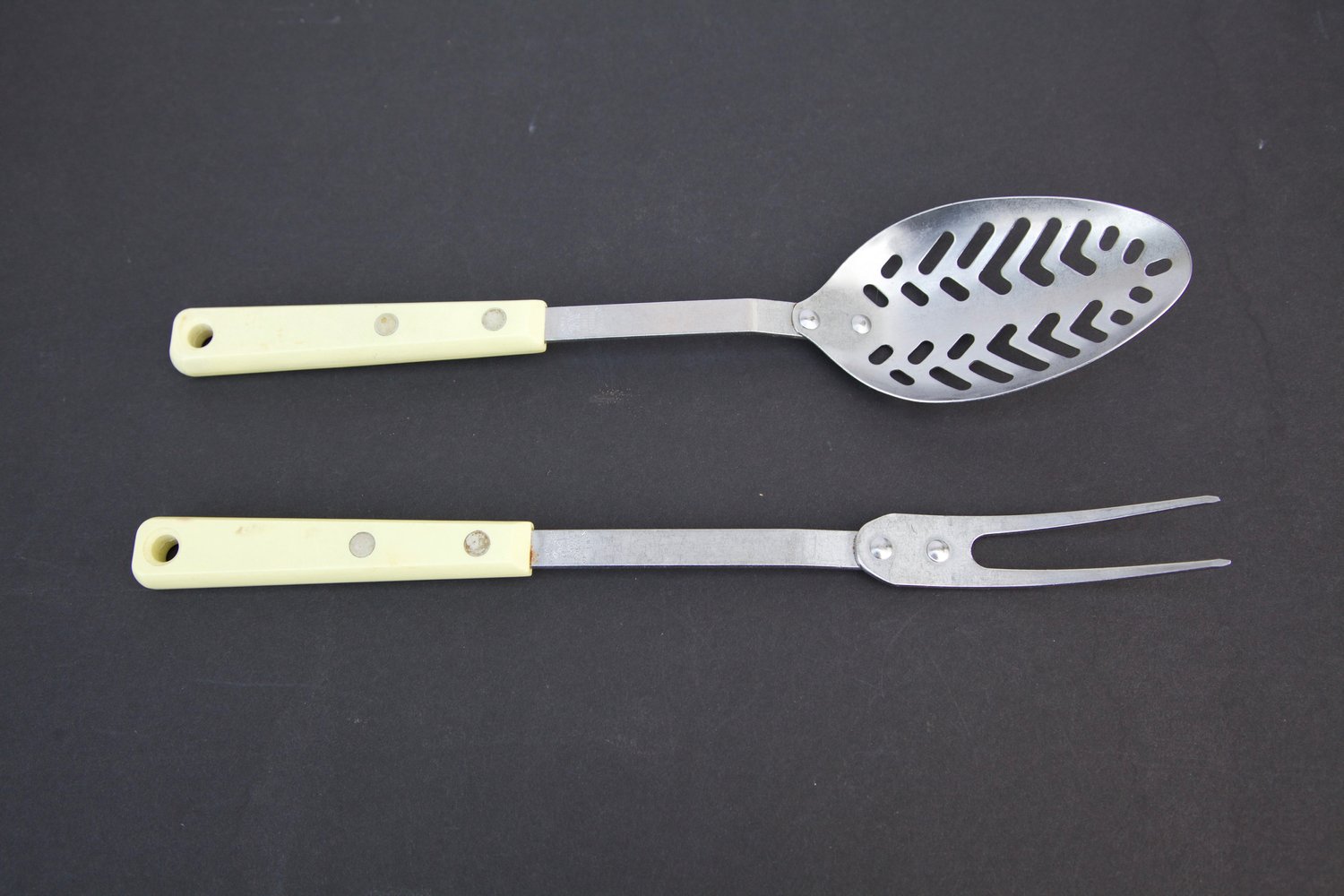 Vintage EKCO Yellow Nylon Plastic Serving Utensils Fork Spoon Ladle Set of  5 USA