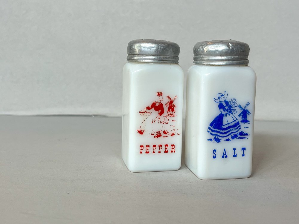 Classic Salt and Pepper Shakers Glass Set