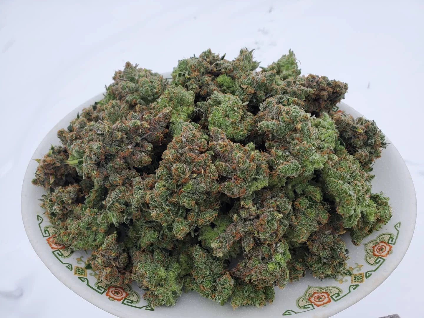 Order up! Here we have some fresh Chocolope, with a side of dazzle and extra dank.
Keep this one in mind, will be ready just in time for Valentine's day! Chocolates and Chocolope, anyone? 
Also finishing up our three week trim with a blizzard (yes!).