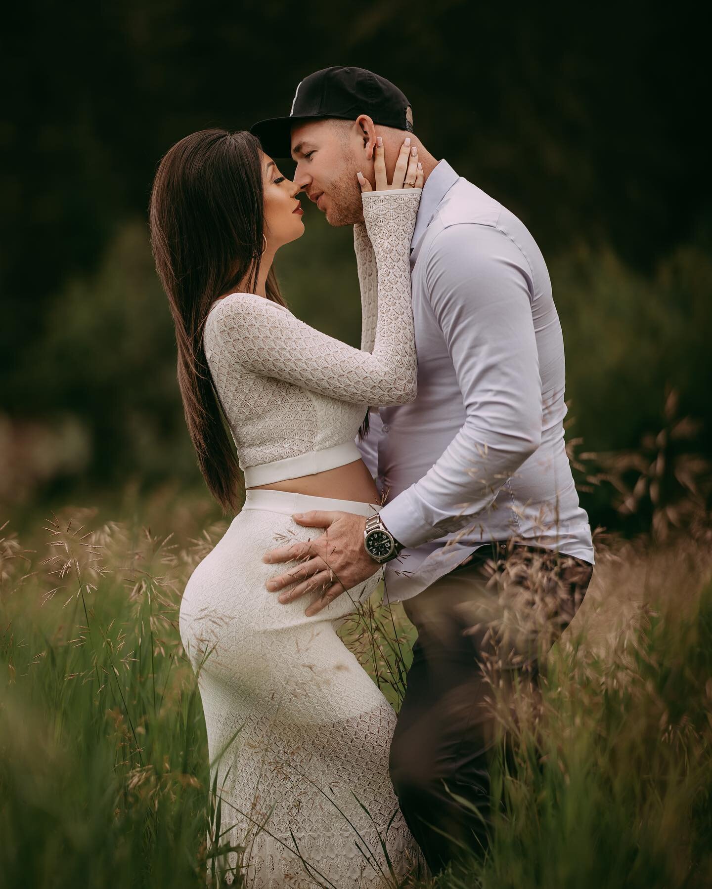 Kyle &amp; Melissa ✨ Can we talk about major mom goals and couple goals?! If you haven&rsquo;t already checked out our highlight film from their maternity shoot, head to my reels to watch it! 

Wishing this gorgeous couple TONS of sleep and relaxatio