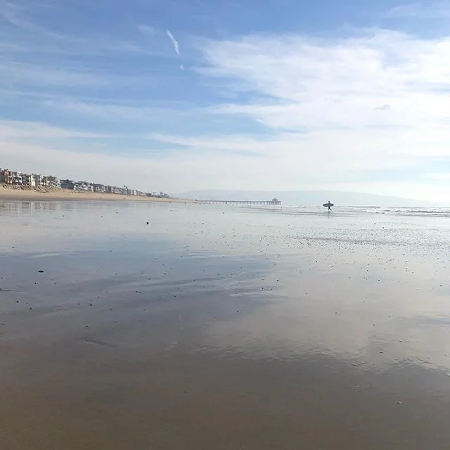 Something I really enjoy is taking photographs. I love this shot of surfer juxtaposed against Manhattan Beach &mdash; snapped during an afternoon jog this week ...
-
#manhattanbeach #worklifebalance #december