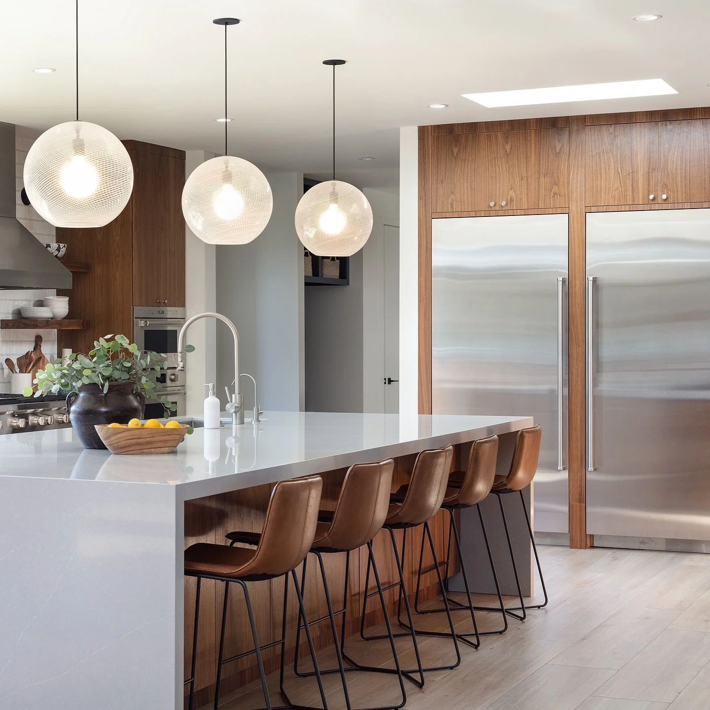 ISO KITCHEN INSPO ✨

Gearing up to head out to North America&rsquo;s largest Kitchen and Bath show @kbis_official next week to absorb all the latest and greatest gadgets and innovations for your home renovation project. There will be over 600 vendors