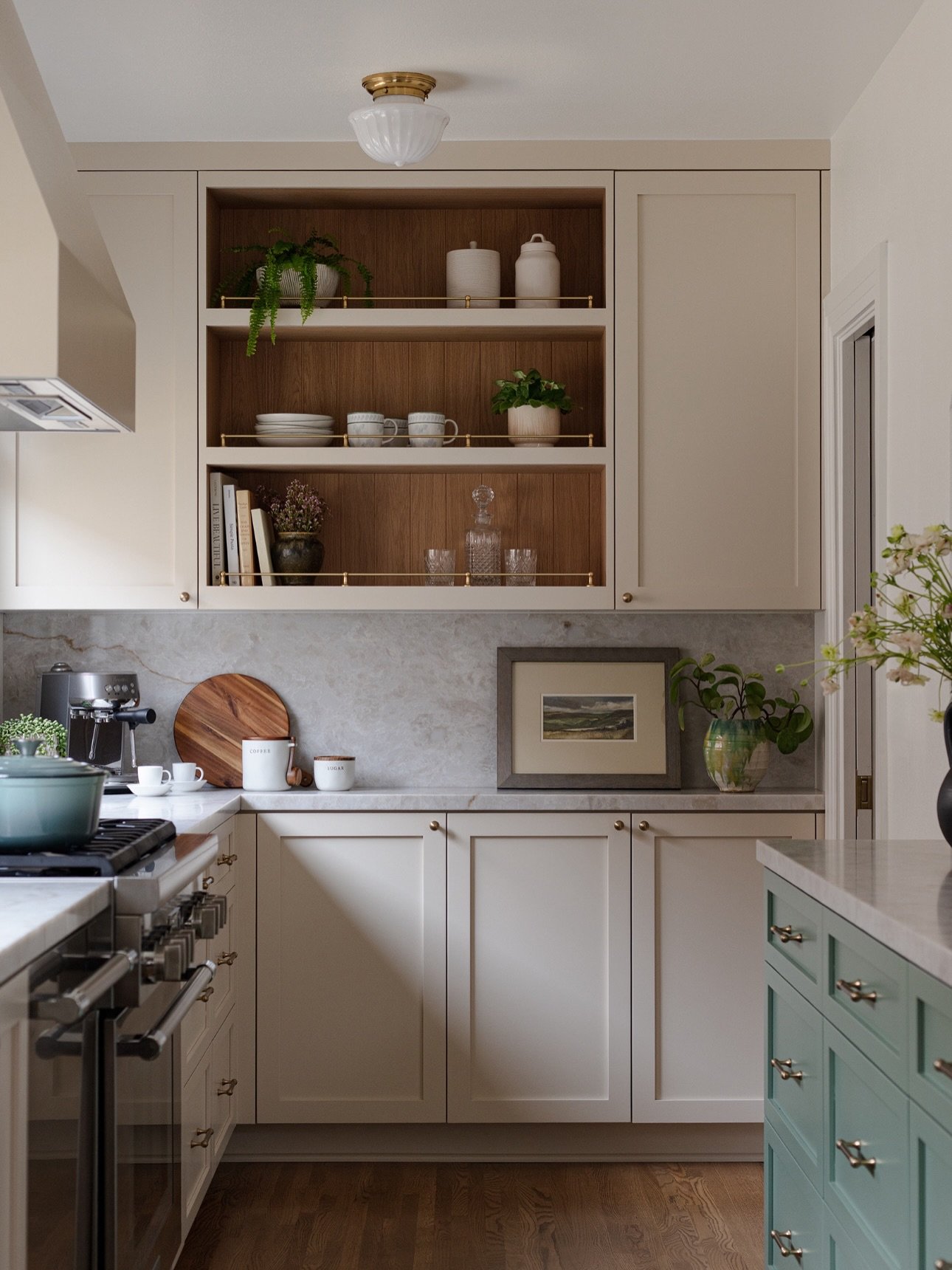 FriDaY Feature ✨

This little spot in my clients&rsquo; kitchen adds so much character and charm to the room. We could&rsquo;ve easily just added two more upper cabinets in the middle. But no, we wanted to make a statement. We wanted to showcase my c