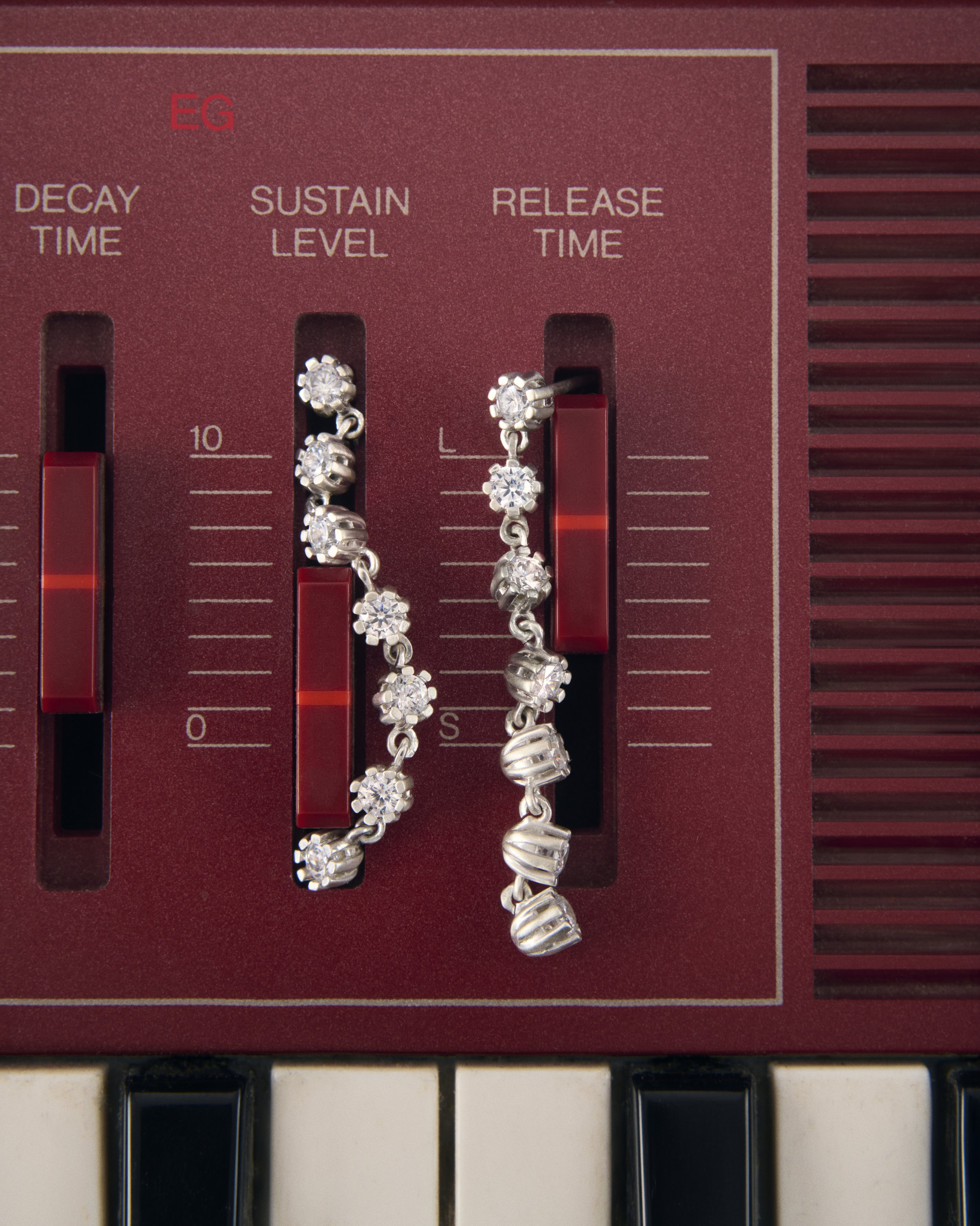 25-12 3423-02A MCD_MNR DROP EARRINGS_4x5.jpg