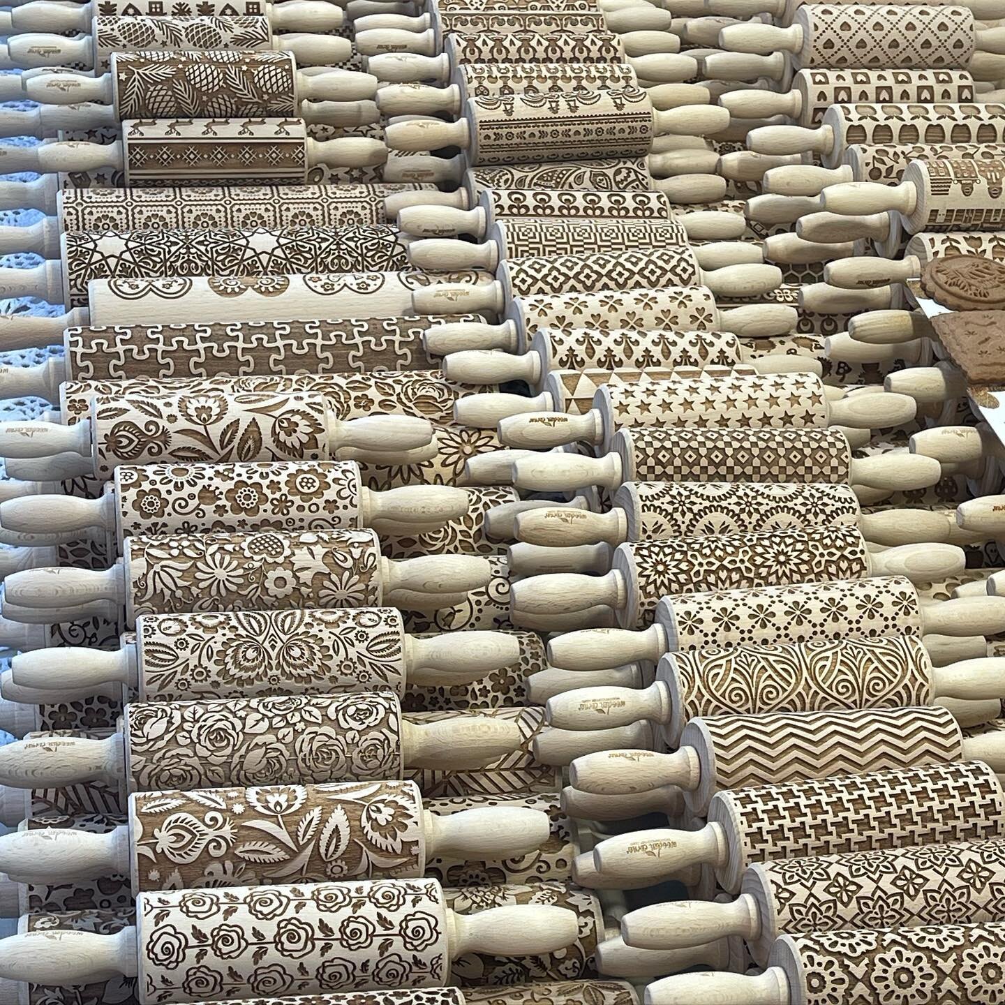 Embossed Ukrainian rolling pins.

#ukraine #ukrainetraditions #rememberukraine #baking #traditional #kitchen #rollingpin #embossed #christmas #cookies #ukrainian #kitchentools #bakinglove