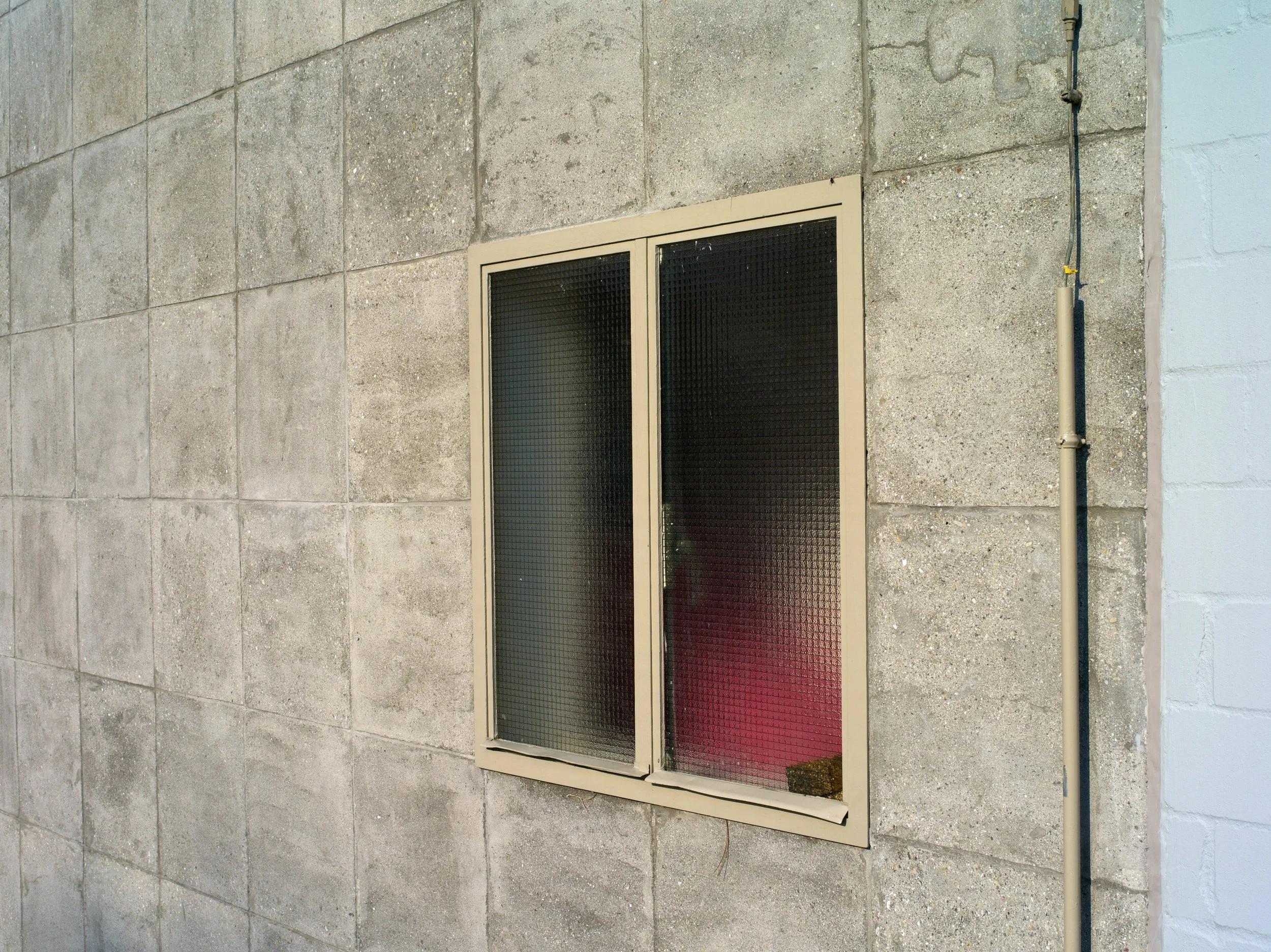 08_magentawindow.jpg