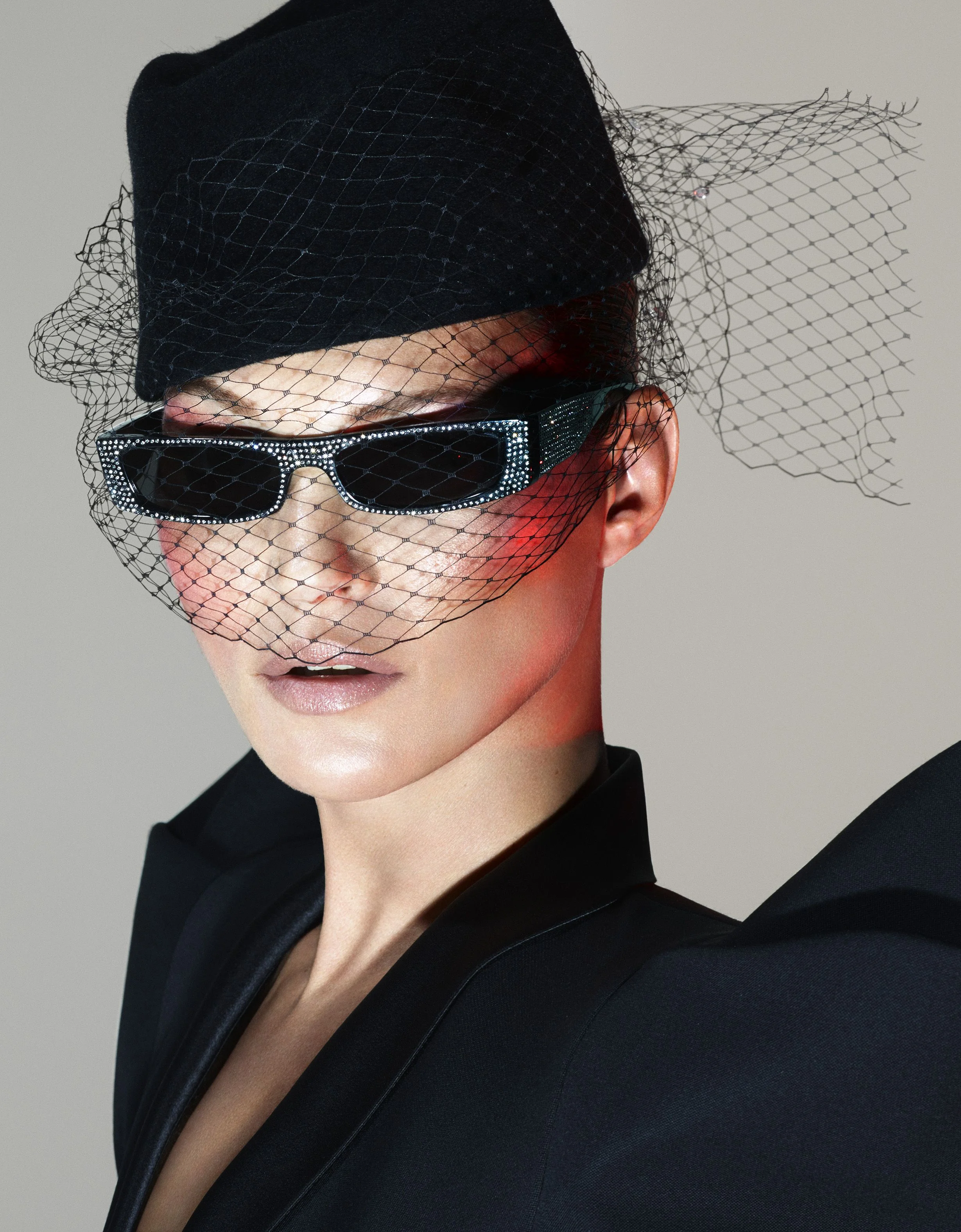 alain-mikli-x-alexandre-vauthier-kate-moss-edwidge-jeweled-1516674552-1.jpg