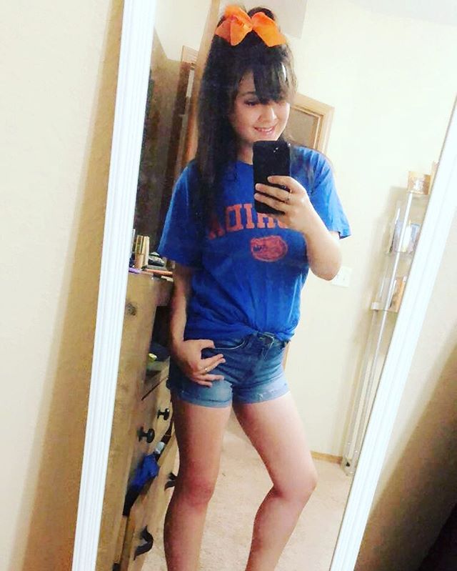 This Southern lady is about to remind the Midwest that the SEC does #football RIGHT! ❤️🐊🙌 #GameDayReady #LetsGoGators #GetUpAndGo #BeatLSU #SEC #selfie #bow #gators #uf #universityofflorida #gator #gators #gogators #saturday #gameday #saturdayvibes
