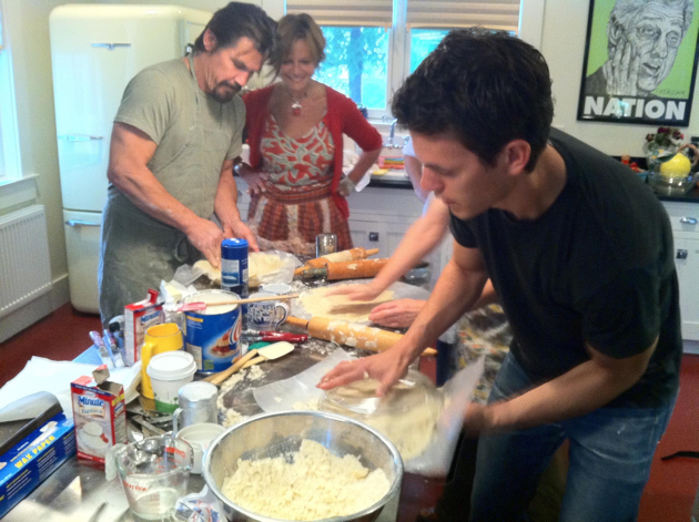 josh-brolin-pie-with-joyce.jpg