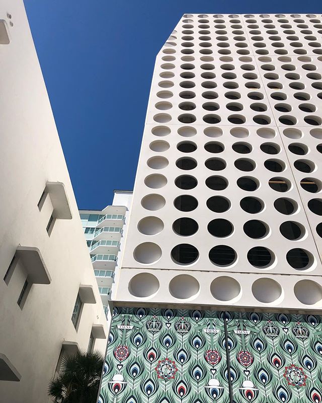 Miami Beach and its parking garages. 👀 #faenamiamibeach #faena #oma #remkoolhaas #faenapark #miamibeach #design #architecture #shoheishigematsu #omaamo