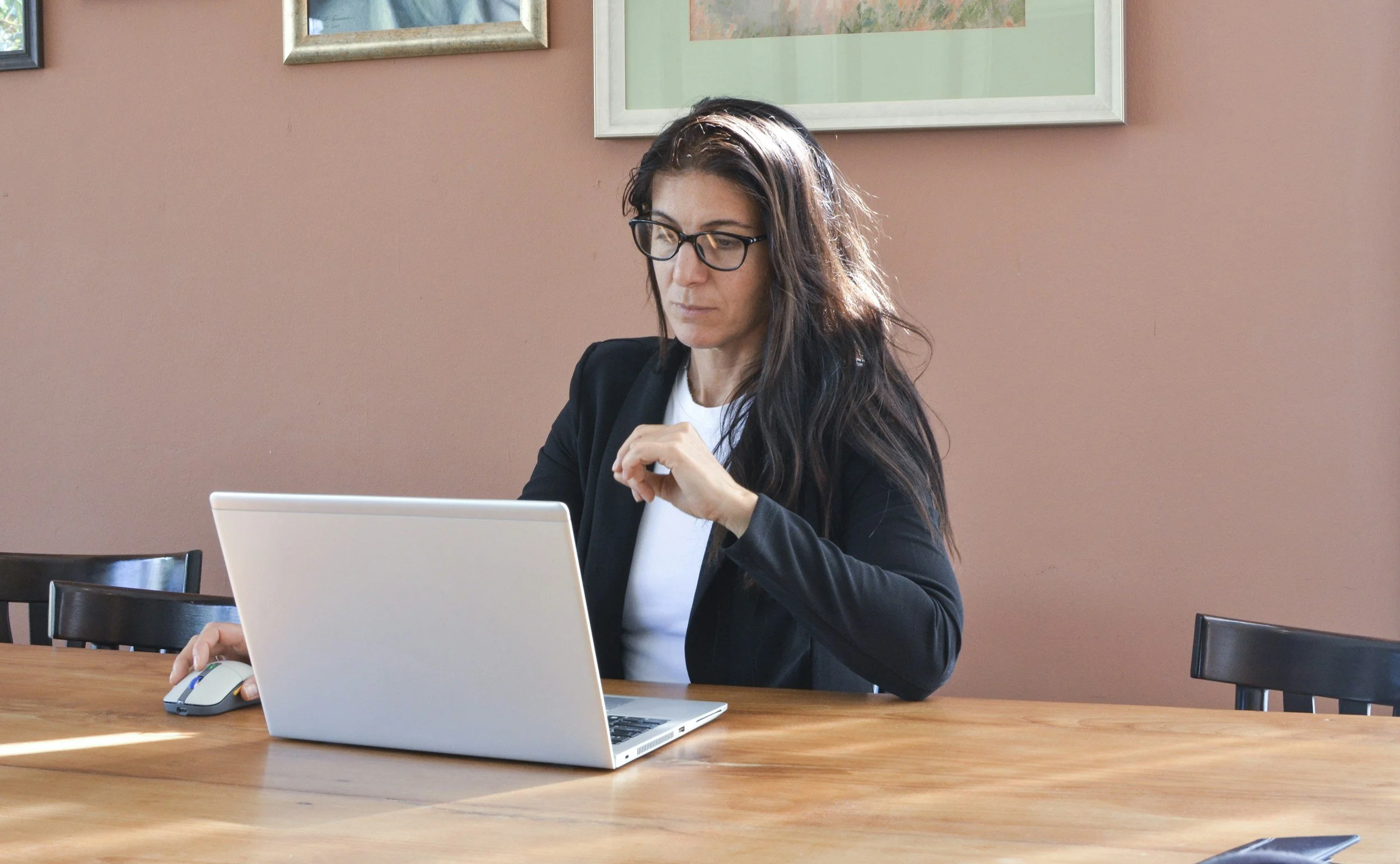 What Reading Glasses Features Matter Most for Office Work?