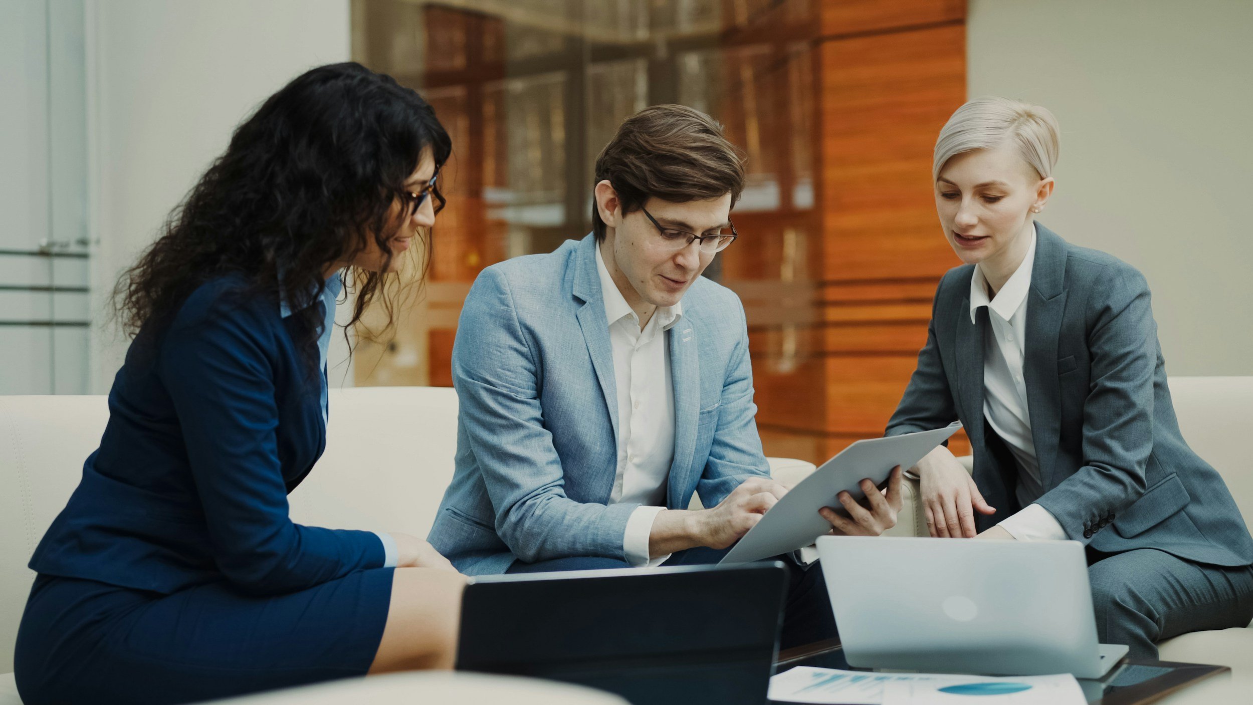 Building Employee Trust Through Transparent and Ethical Business Practices