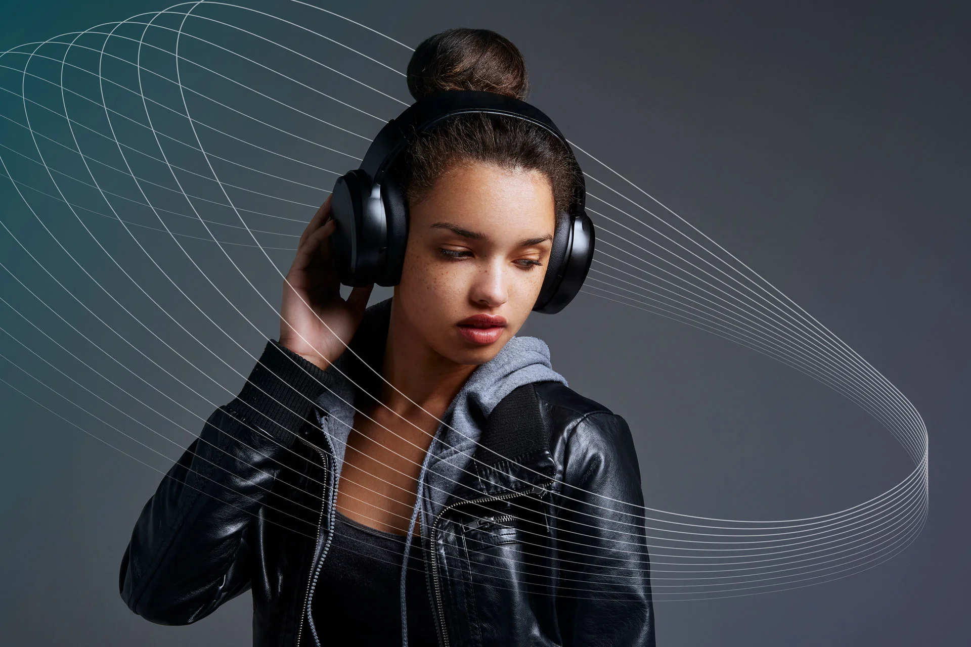 OSSIC-Hear-Beyond-Drew-Downie-Female-hero2.jpg