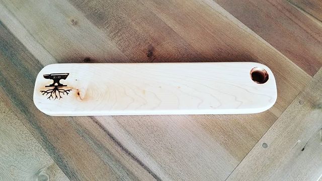 Small charcuterie/serving board made from hard maple. .
#cuttingboard #choppingboard #butcherblock #kitchen  #maple #foodservice #appetizers #maker #builder #wood #custommade #customfurniture #customdecor #diy #homedecor #furniture #handmade #woodwor