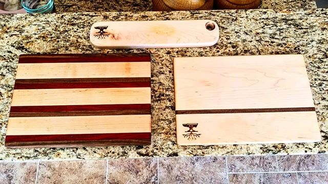 New cutting board designs!
.
#cuttingboard #choppingboard #butcherblock #kitchen #kitchentools #maple #walnut #padauk #maker #builder #wood #custommade #customfurniture #customdecor #diy #homedecor #handmade #woodworker #shoplocal #madeinBaltimore #b