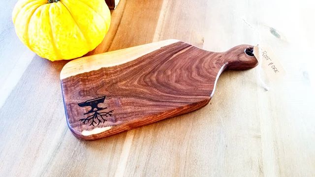 These cheese/cutting boards and more are available today and every weekend through Christmas at the @makersofmaryland popup shop @theavenueatwhitemarsh ! Stop in to get hand made goods from all kinds of talented makers from the Maryland area! .
Shop 