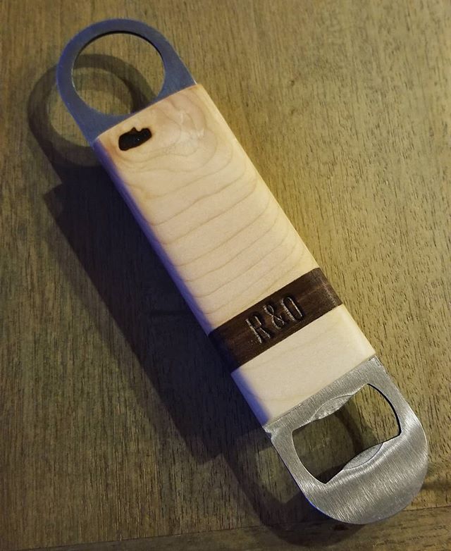 This is a beefy one! Single stripe bottle opener made with maple and a strong stripe of walnut. Really loving how this one came out!
.
#bottleopener #custommade #entertainingathome #entertaininginstyle #kitchentools #kitchen #beeropener #maker #build