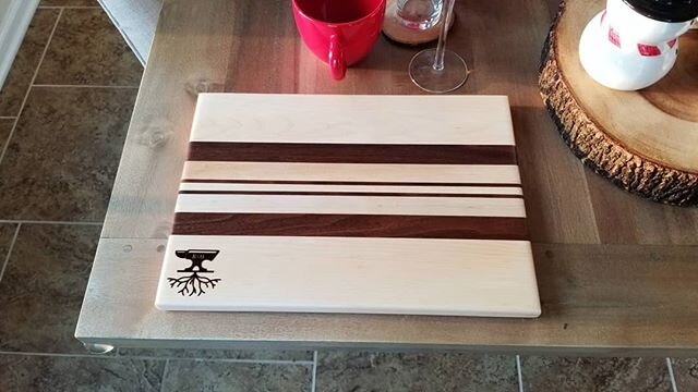 Cutting boards make great Christmas gifts...or gifts for any occasion, really.  They can be custom made and really help dress up the dinner table for a special meal!
.
#cuttingboard #choppingboard #charcuterieboard #servingboard #walnut #maple #hardw