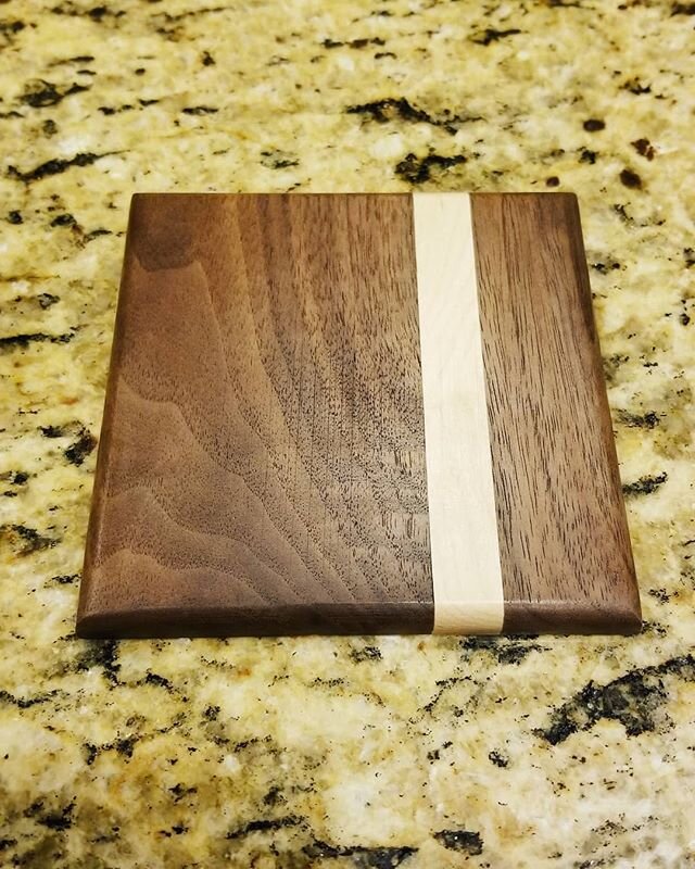 Dark walnut coasters deserve a dark brew. I think they look happy together. What say you?
.
#stout #guinessbeer #guinessstout #coaster #coasters #walnut #maple #hardwood #rootandore #makersofmaryland #marylandmaker #woodshop #workshop #woodworking #w
