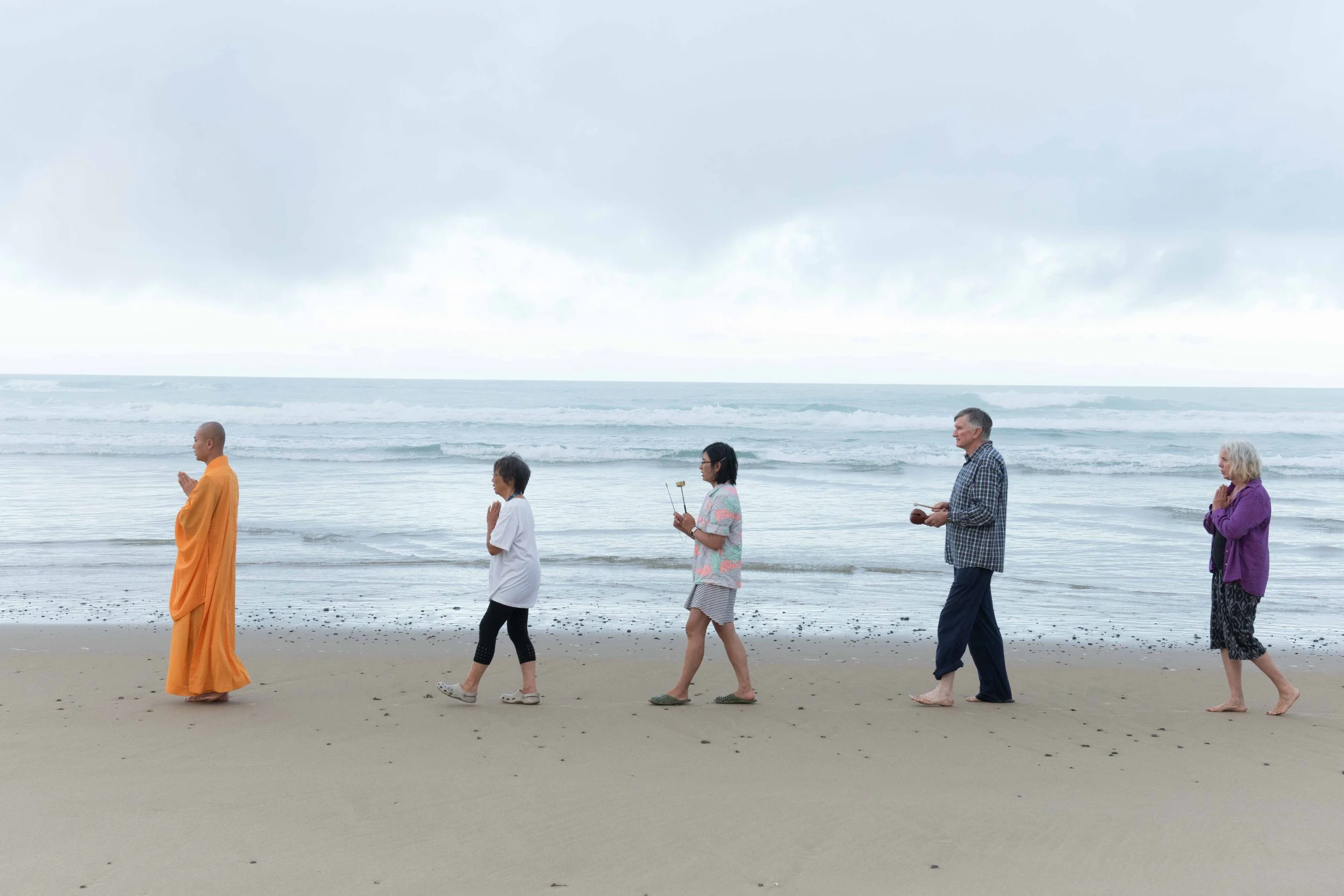 Zhuji blessing on Mitimiti beach-_DSC8294.jpg
