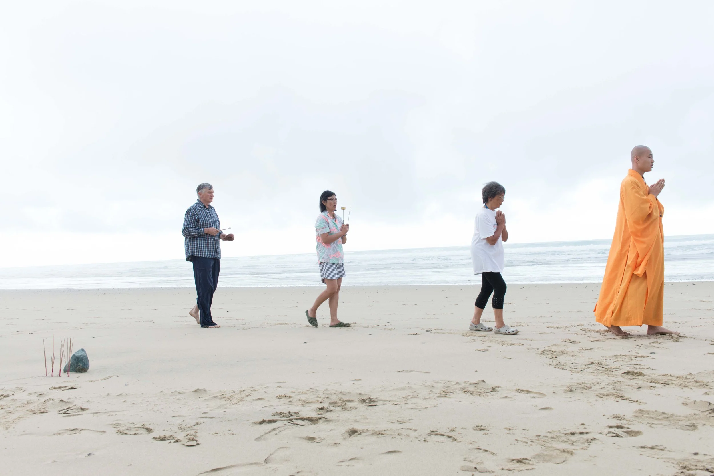 Zhuji blessing on Mitimiti beach-_DSC8313.jpg