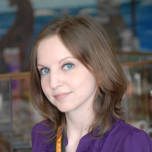 Lauren Faits Headshot.jpg