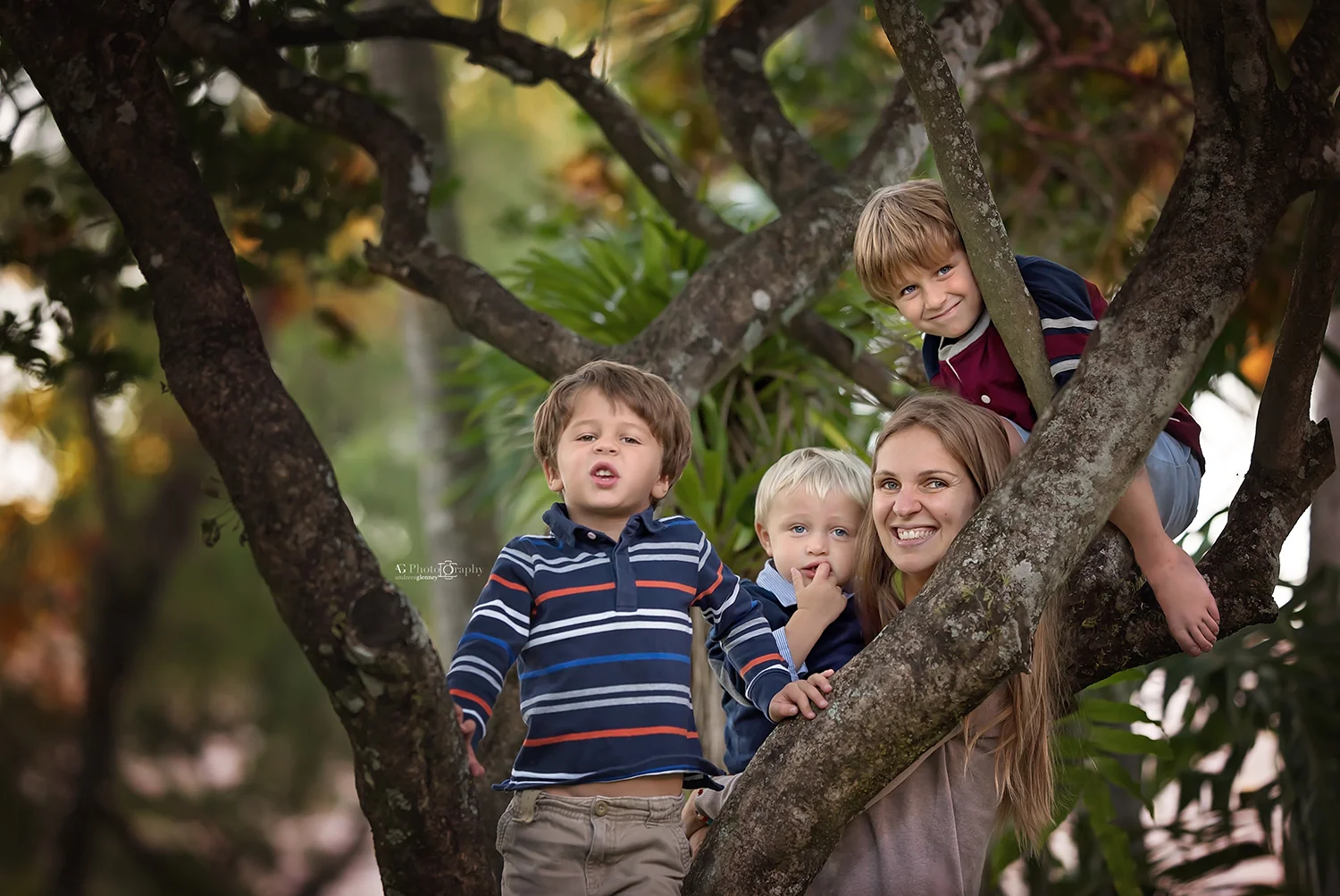 Mom-kids-outdoor-session-best-family-photographer.jpg