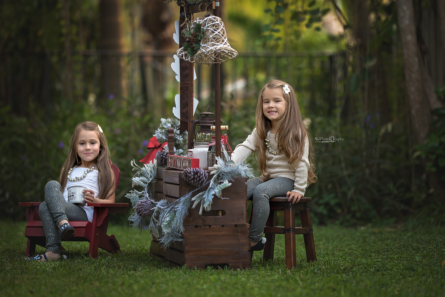 siblings-cocoa-stand-holiday-session-themed-photoshoot.jpg