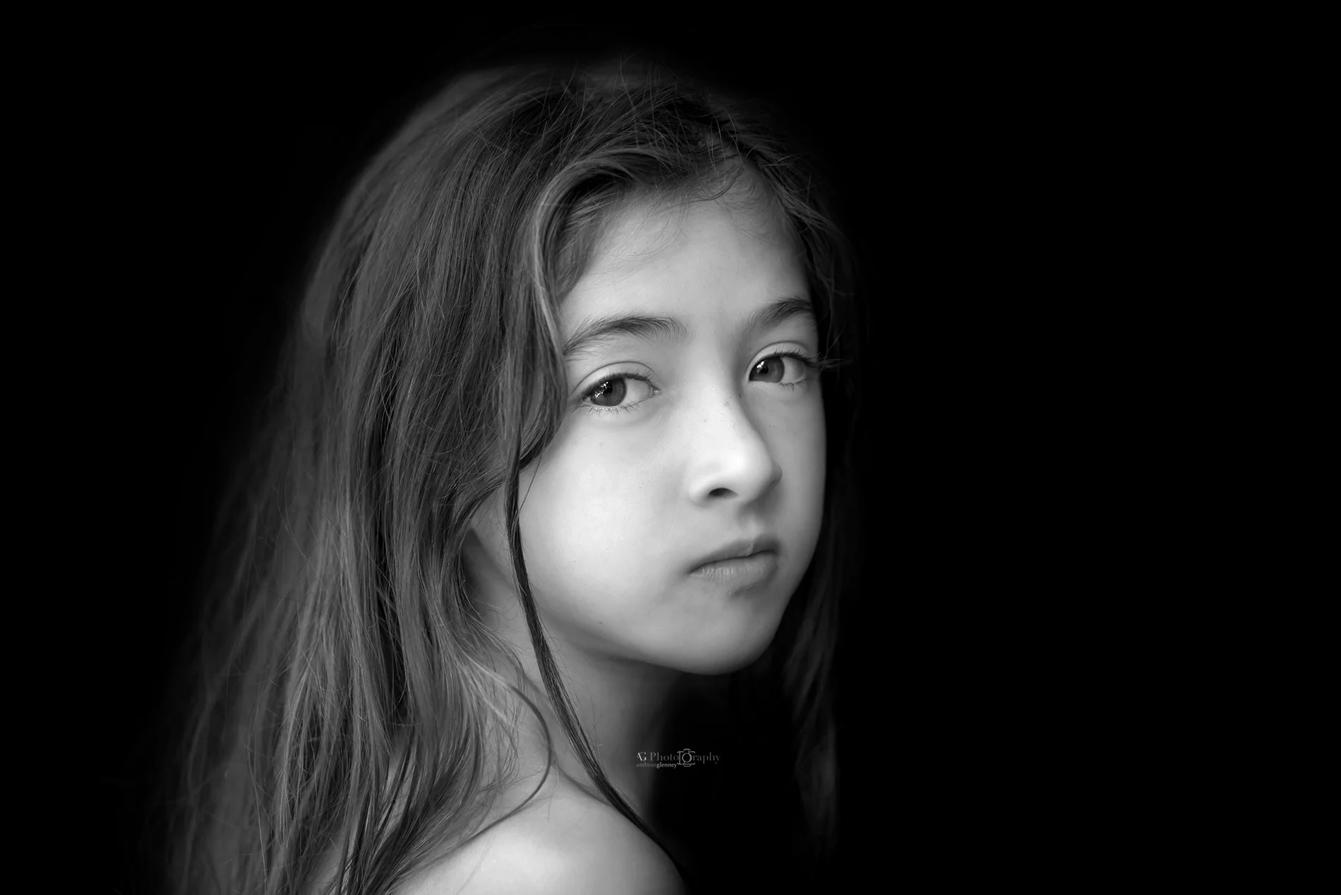 child-portrait-black-white-photo-studio-portrait.jpg