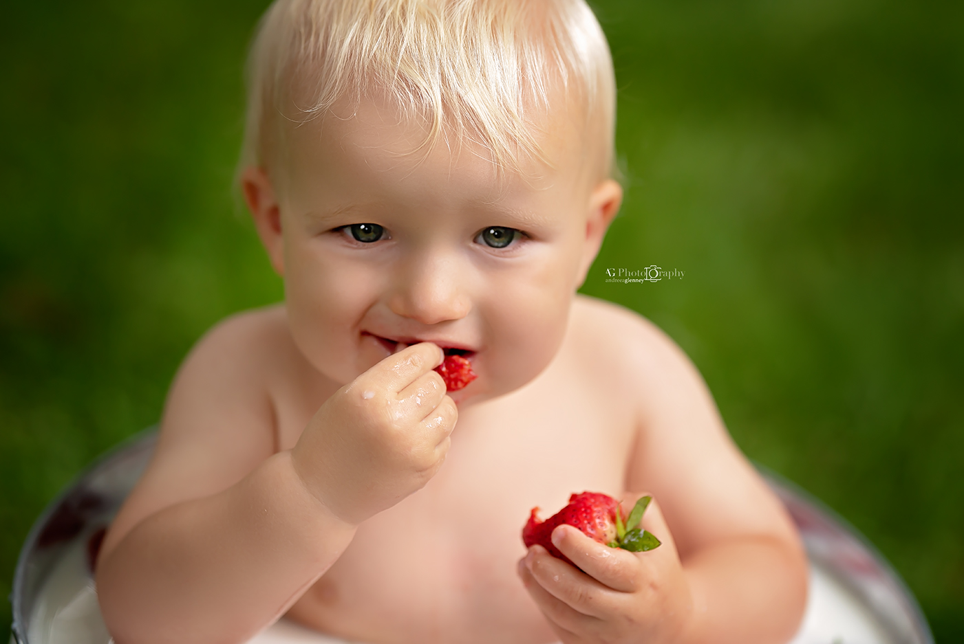 baby-milk-bath-strawberry-session-Bergen_county.jpg