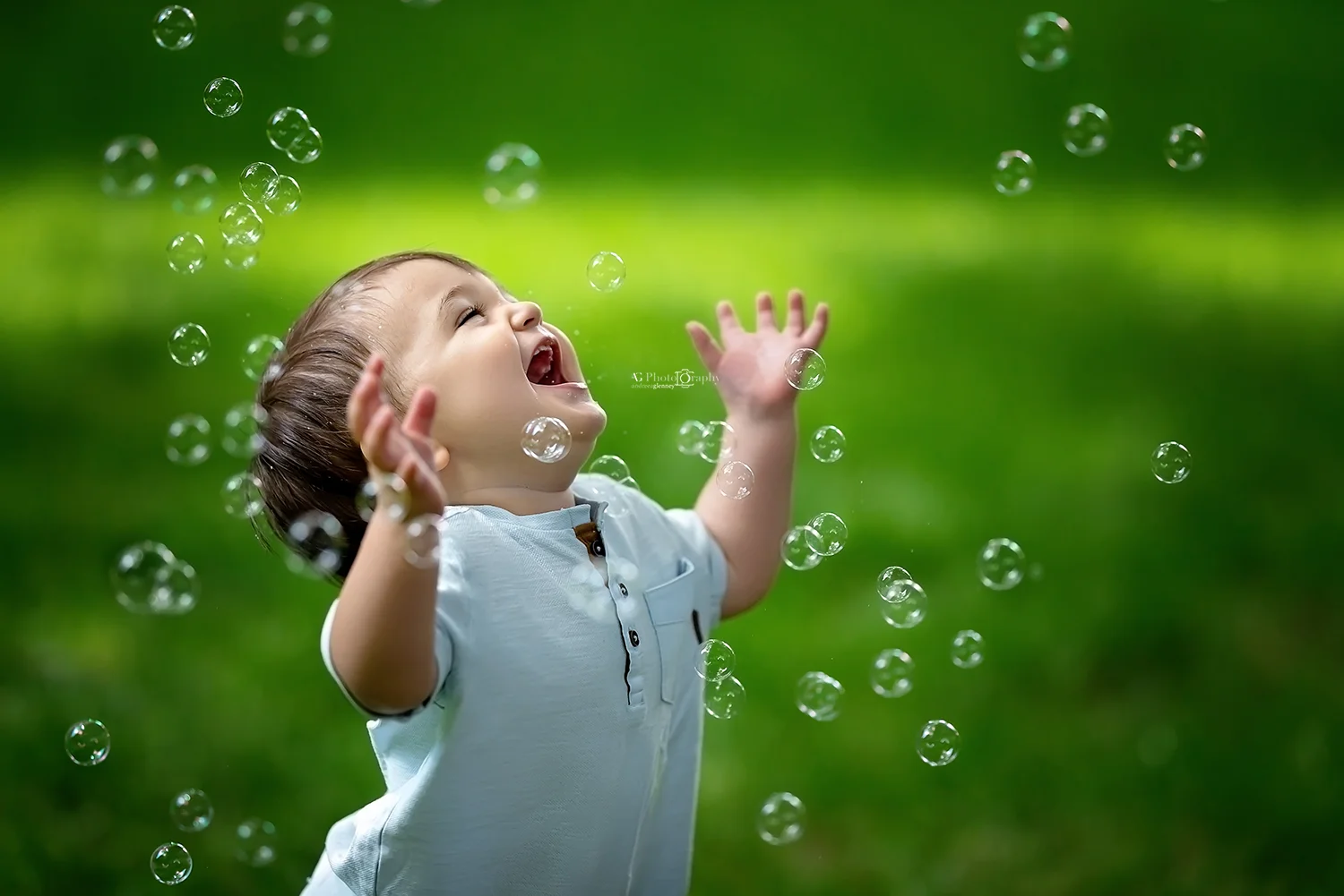baby-bubbles-outdoor-family-photographer-Bergen-County.jpg