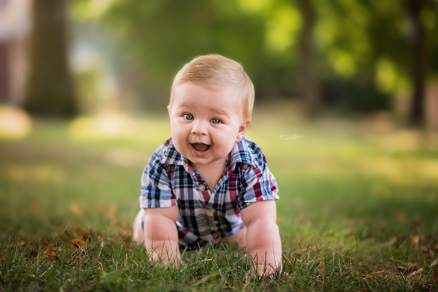 Baby-crawling-outdoor-photoshoot-New-Jersey.jpg