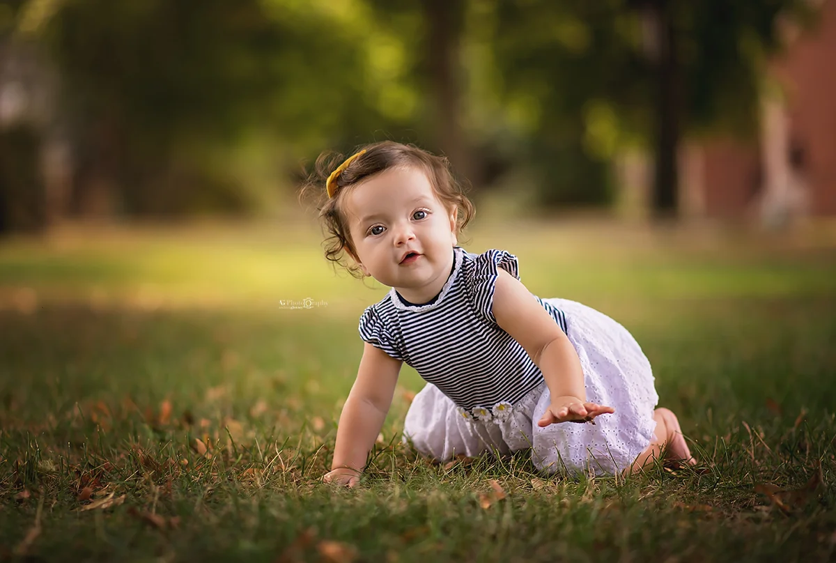 baby-girl-crawling-milestone-outdoor-photo.jpg