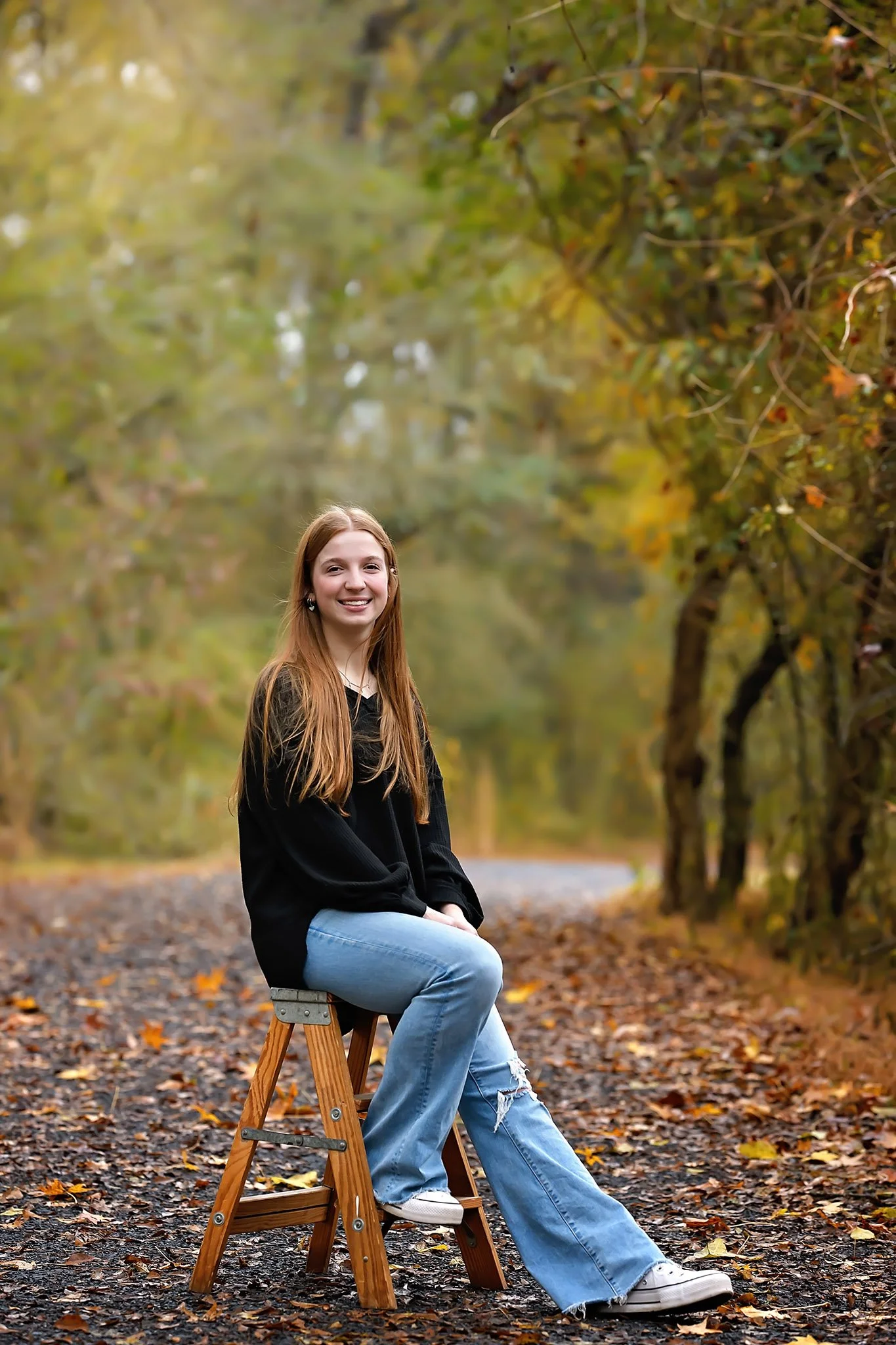 Outdoor Senior Girl Portrait on Forest Path – Andreea Glenney Photography
