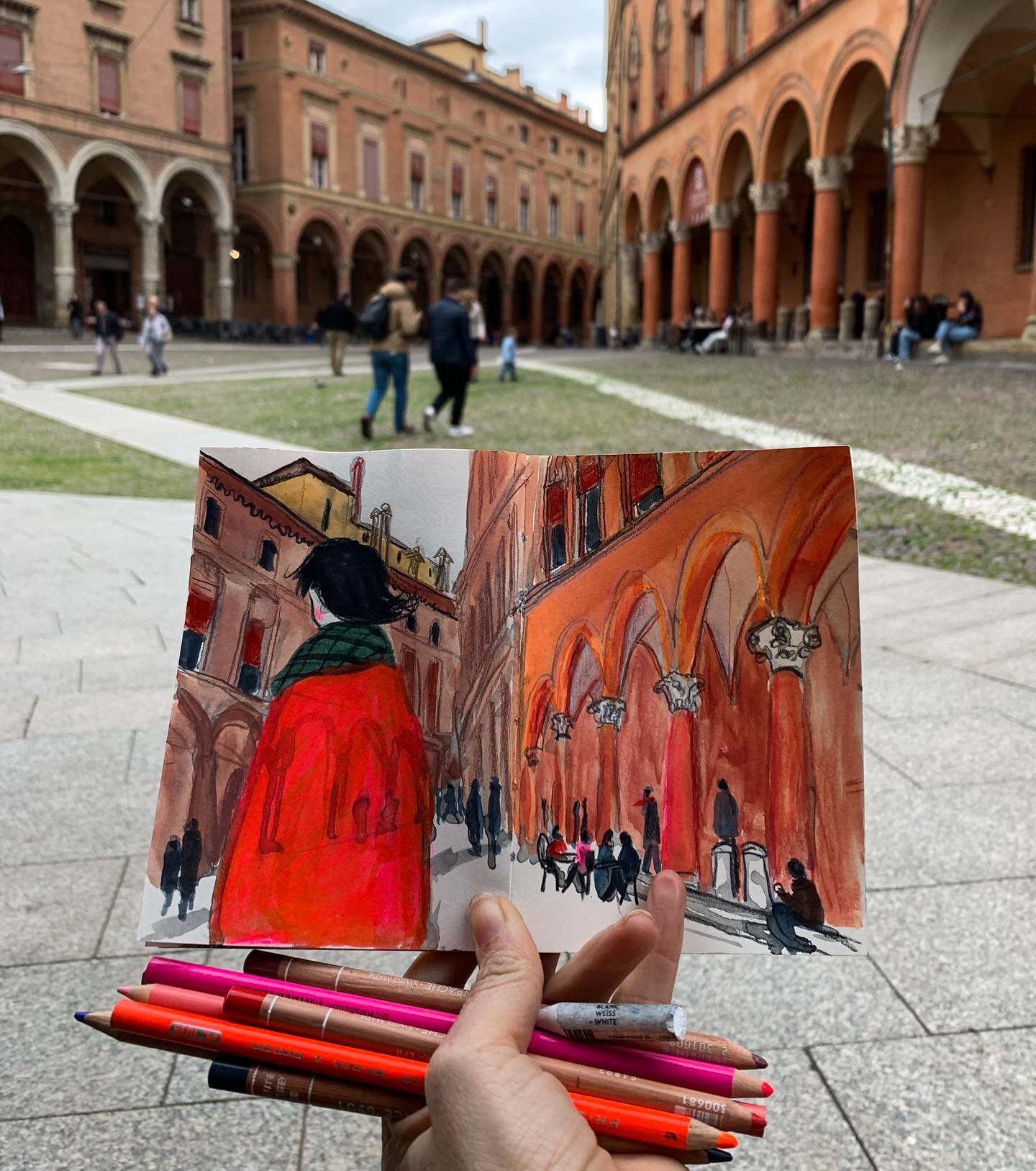 Another day in Bologna! Some time out at the childrens book fair, explored the fabulous @beatricealemagna exhibition, met some lovely new people, and sat on the streets and drew this beautiful city.
.
I drew a few drawings today and remembered how go