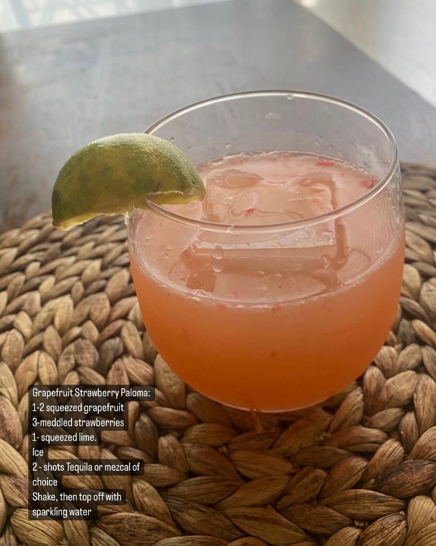 Happy Sunday! 
Here&rsquo;s a great cocktail I make  for these hot summer days.  Heck, you might even be getting a daily dose of vitamin C&hellip; 🌞🤷&zwj;♀️🍹 

Grapefruit Strawberry Paloma :
1-2 squeezed grapefruit (the sweeter the better)
3 meddl