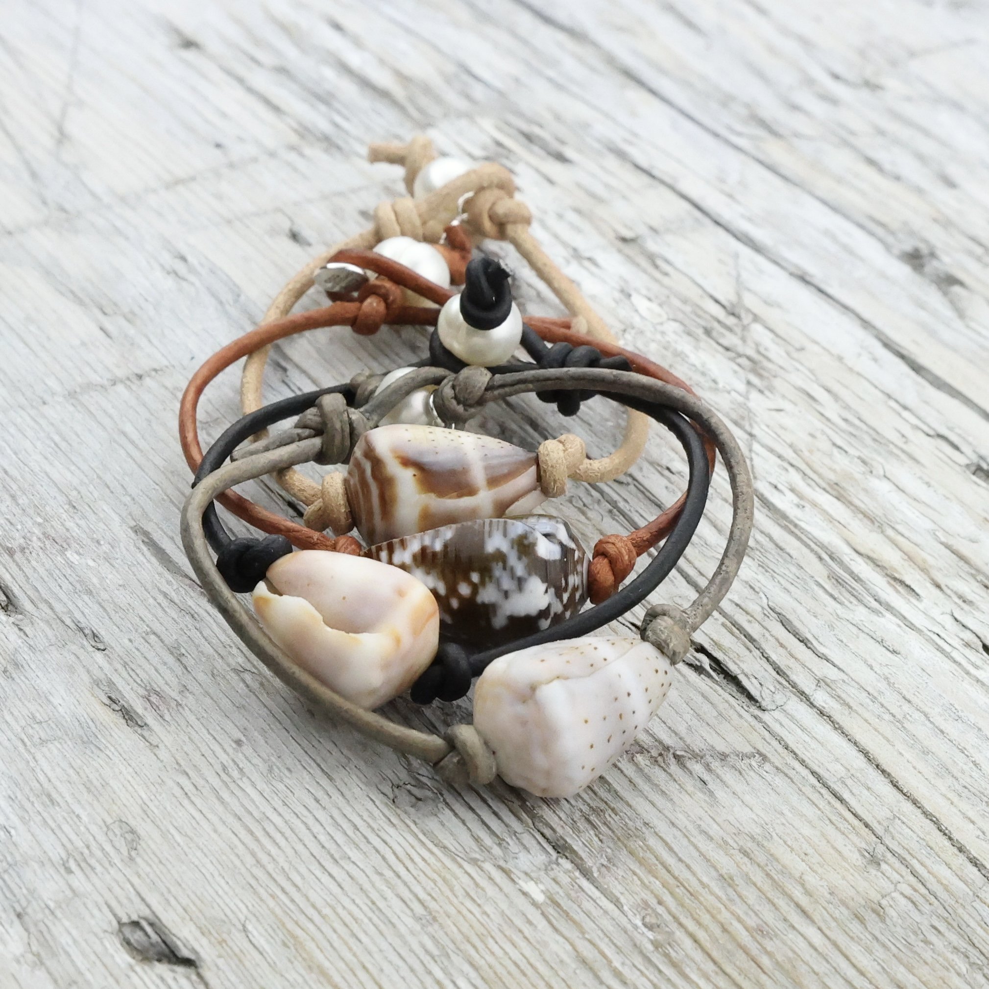 Flower And Cowrie Shell Bracelet - Dk Hawaiian Collections