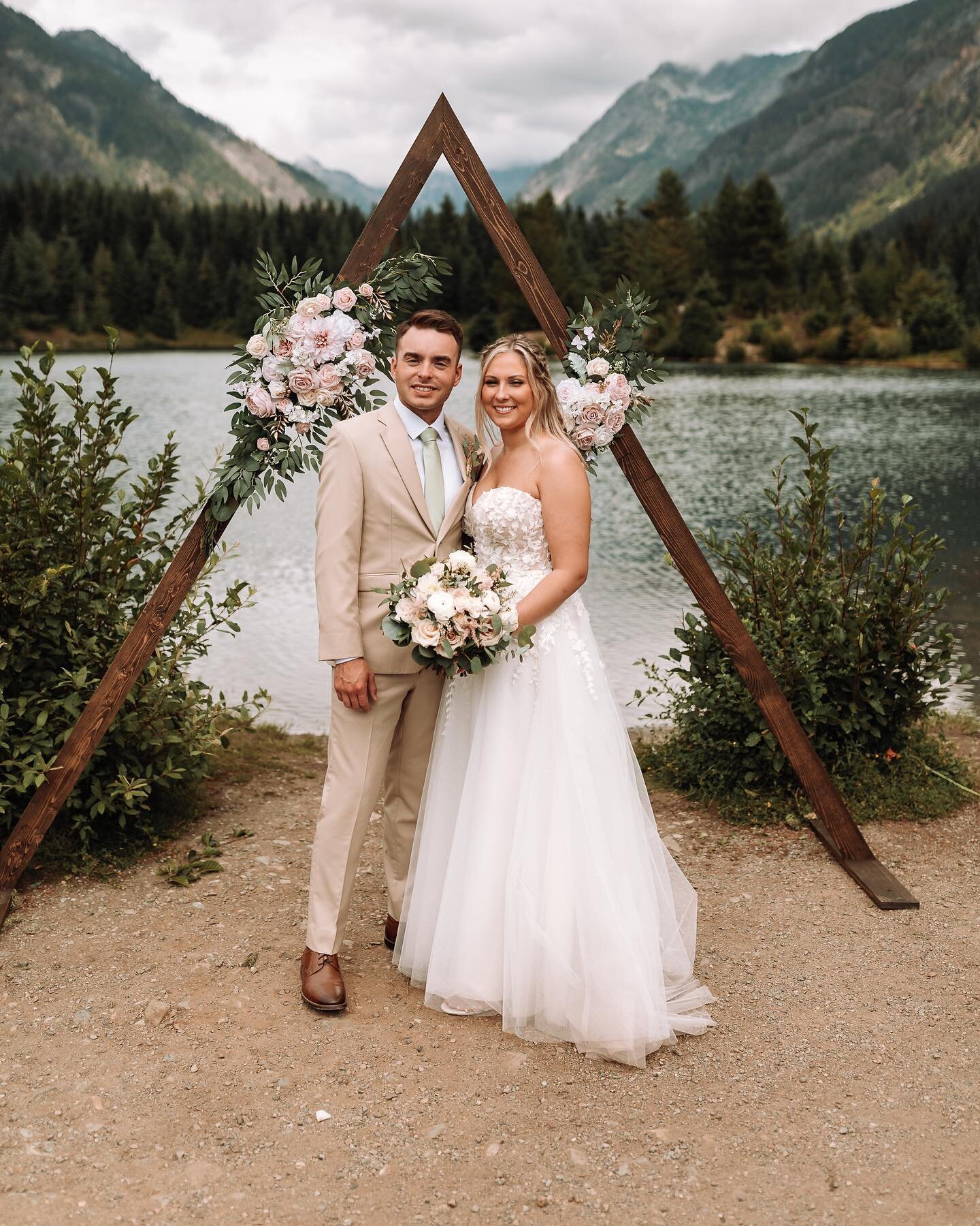 Love in the Mountains! Congrats to Camryn and Shawn on their stunning elopement at Gold Creek Pond! 😍 Ready for your big day to be captured? Let&rsquo;s chat!!