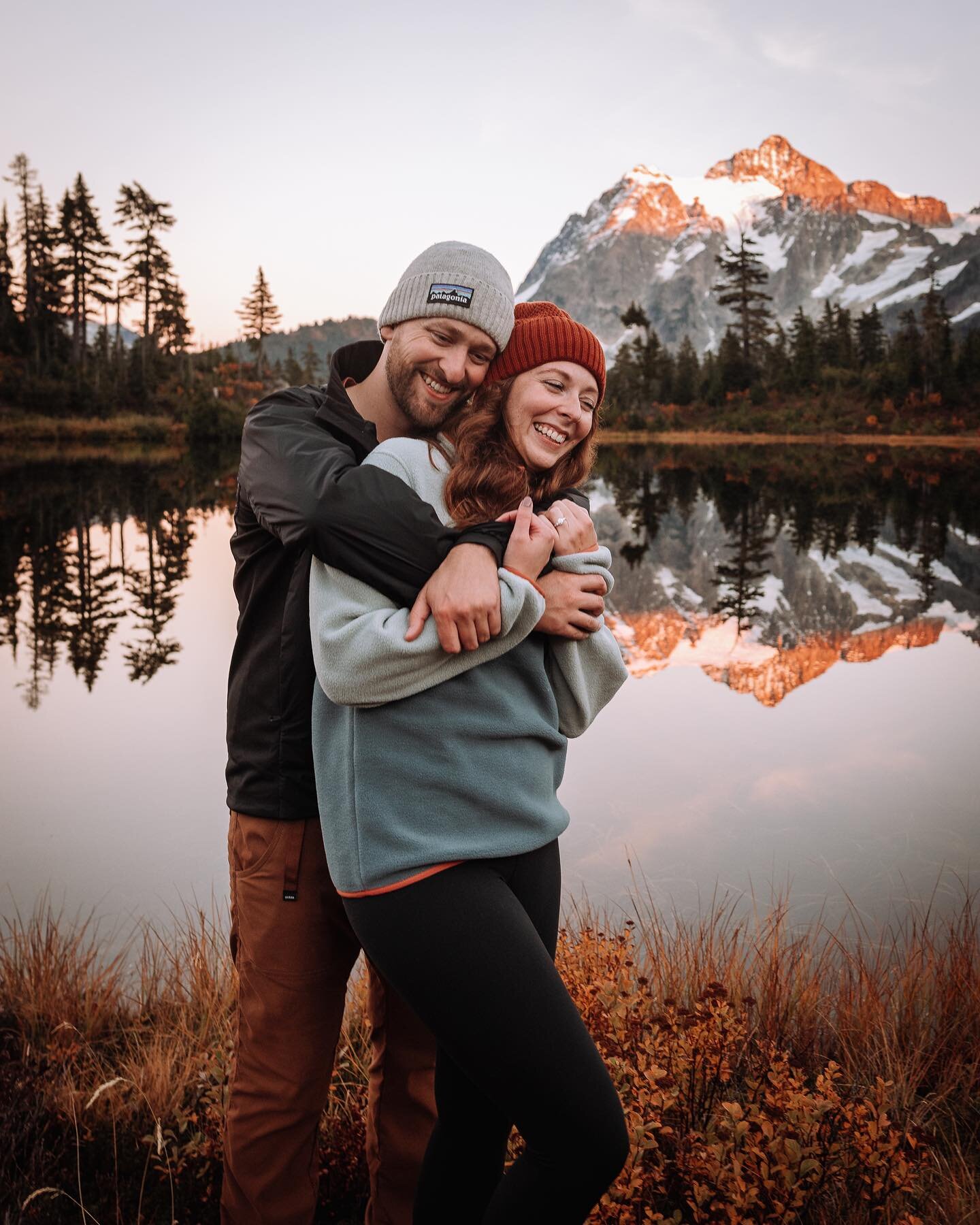 Artist Point in the Fall does not disappoint! Check out these colors! 😍 We ended our shoot next to Picture Lake just as the sunset was hitting Mt. Shuksan - creating some gorgeous color combinations!