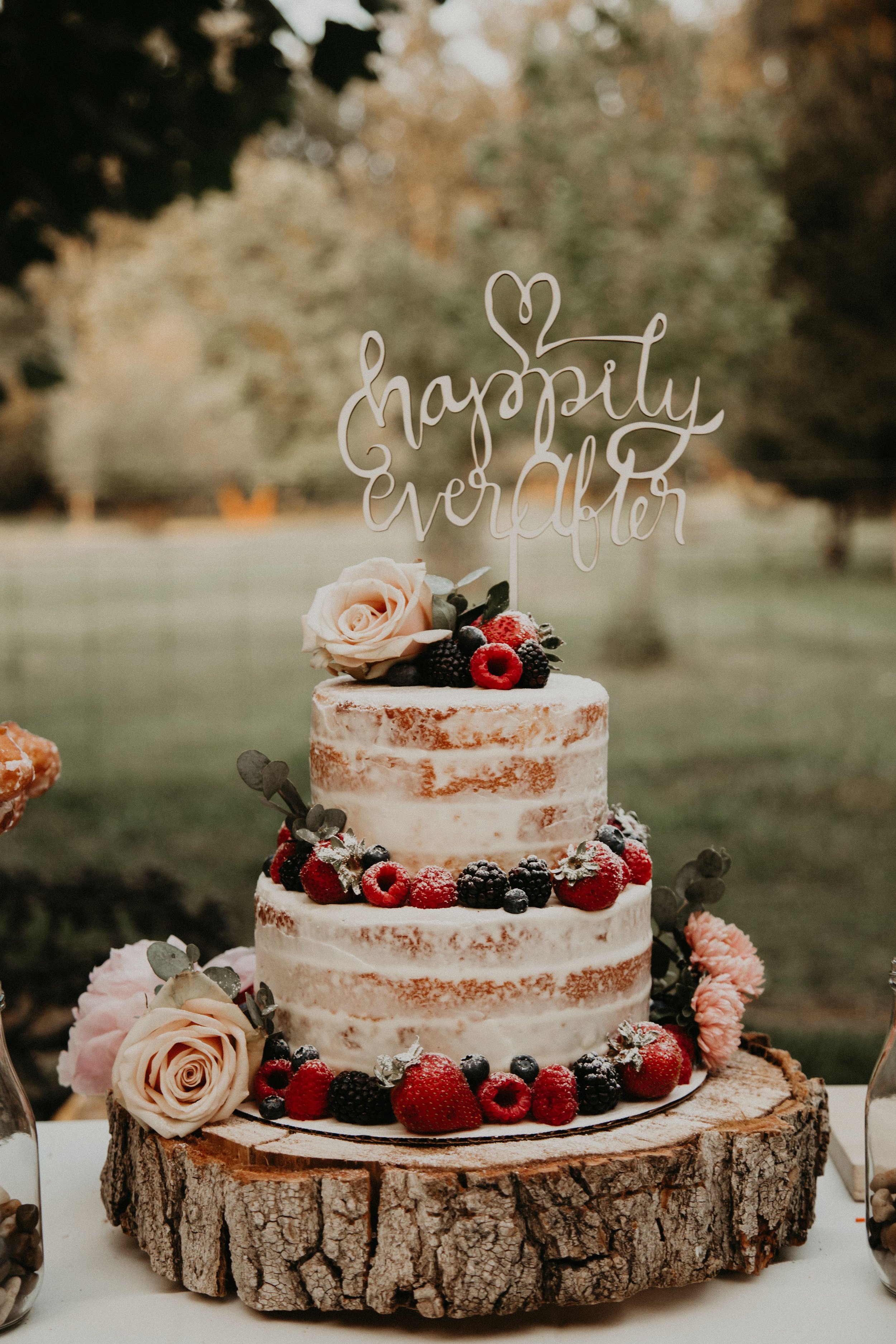 Wedding cake details  Hailey J Photo #hjphotooo #haileyjadephotography #haileyjphoto.jpg