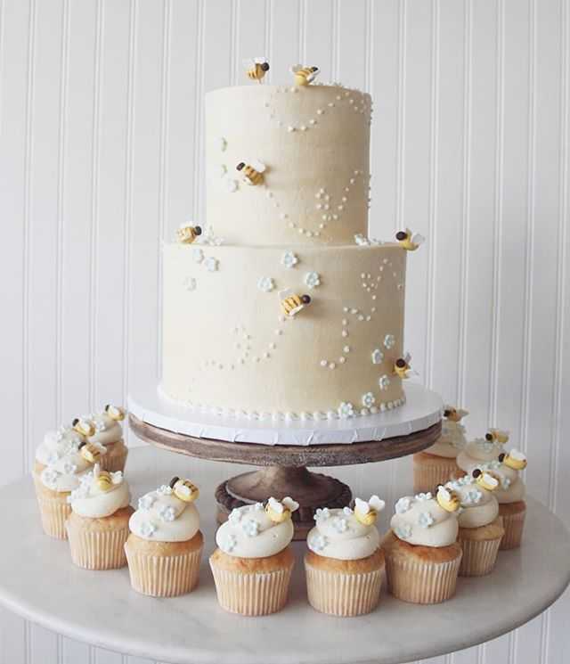 Cakes, cupcakes, desserts & wedding cakes in Fresno.png