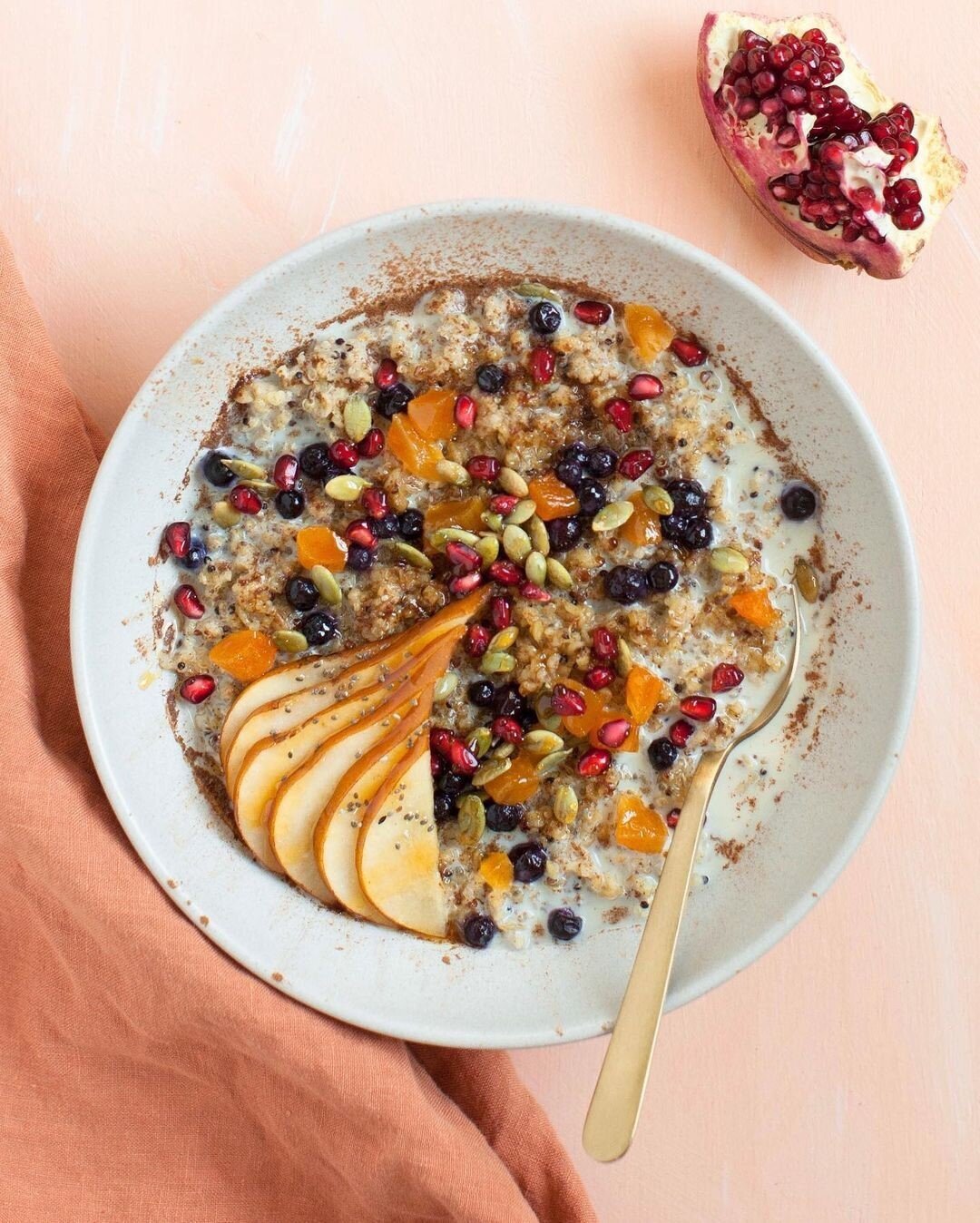 Nourish your skin from the inside with this flavorful and fragrant bowl of nutty freekeh porridge with quinoa! 🌱🧡🥣⠀⠀⠀⠀⠀⠀⠀⠀⠀
⠀⠀⠀⠀⠀⠀⠀⠀⠀
Head over to @sweetpotatosoul for the full recipe 👩🏾&zwj;🍳⠀⠀⠀⠀⠀⠀⠀⠀⠀
. ⠀⠀⠀⠀⠀⠀⠀⠀⠀⠀⠀⠀⠀⠀⠀⠀⠀⠀
. ⠀⠀⠀⠀⠀⠀⠀⠀⠀⠀⠀⠀⠀⠀⠀⠀⠀⠀
