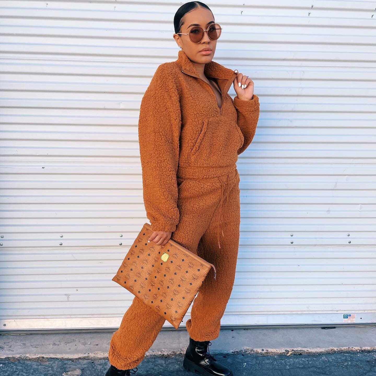 #appreciationpost 

Spotted our fashionesta @uluvnique / @labeledlv rockin&rsquo; the MCM clutch from @junkjeans! 😍💙

Continue to tag us or send us pics to be featured on our page! 💙