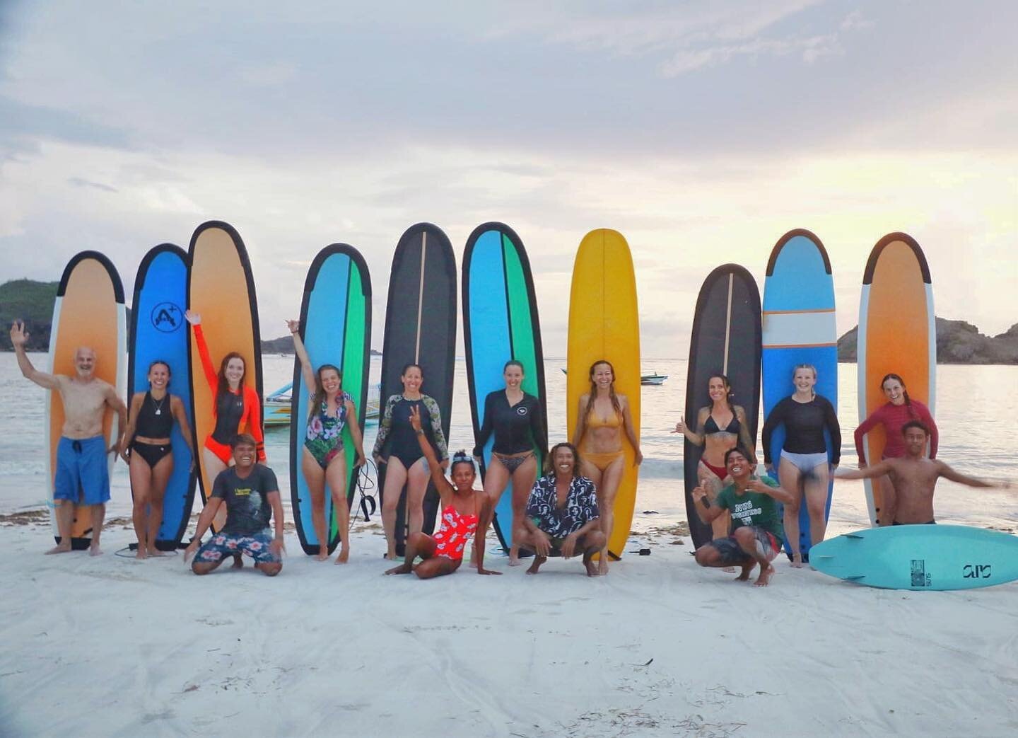 So so sooo much fun (ha, ha, heee) on the @exhaleyogaretreats surfing with everyone in the retreat group.🤙✨

Comment YES if you wanna join us in 2023!👇