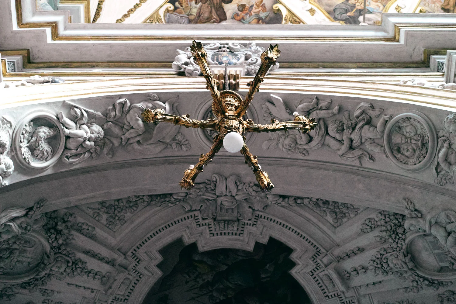 panorama__chandelier_sicily_thevoyageur001.jpg
